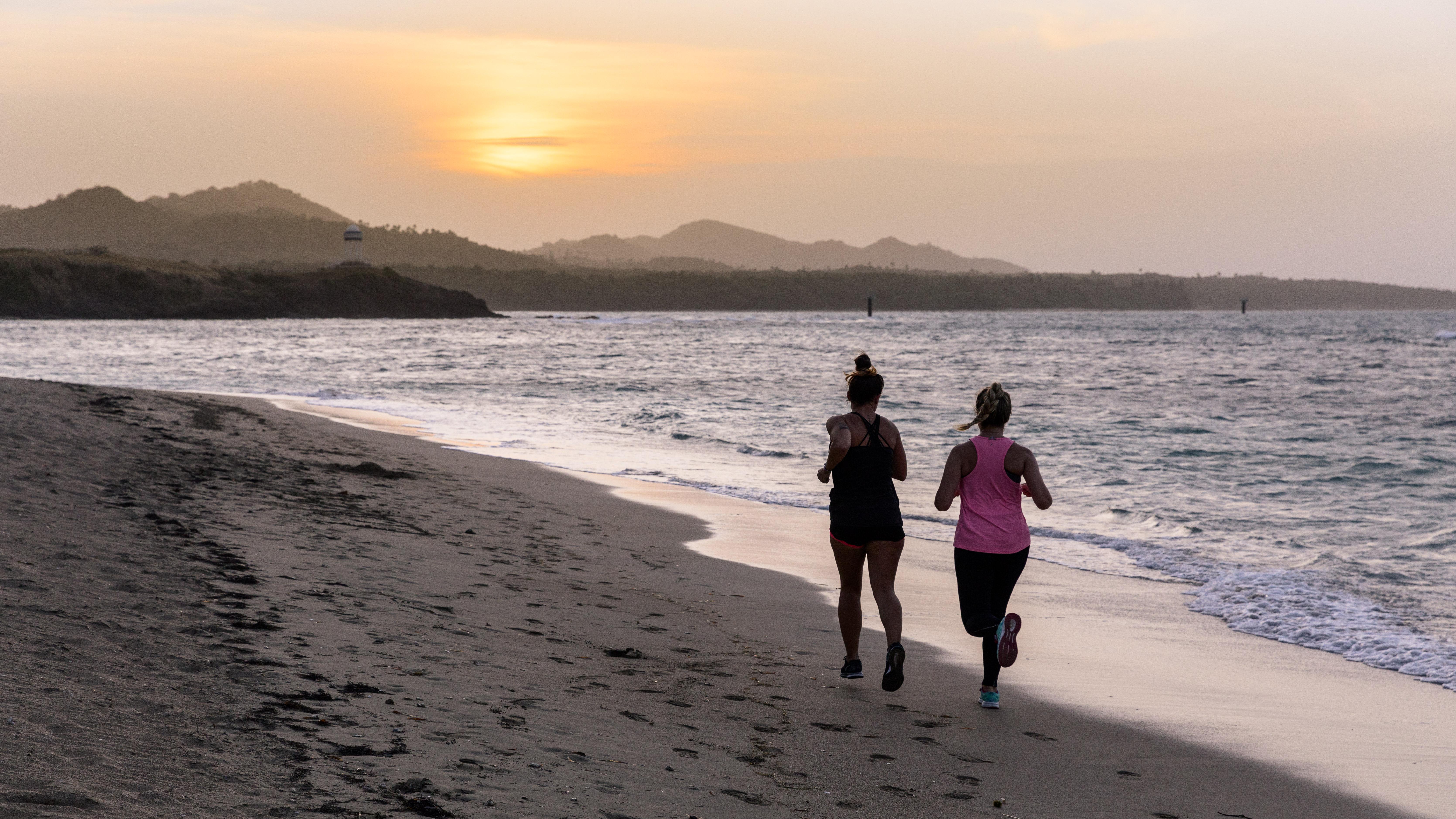 Playabachata Puerto Plata ภายนอก รูปภาพ Joggers on the beach at sunset