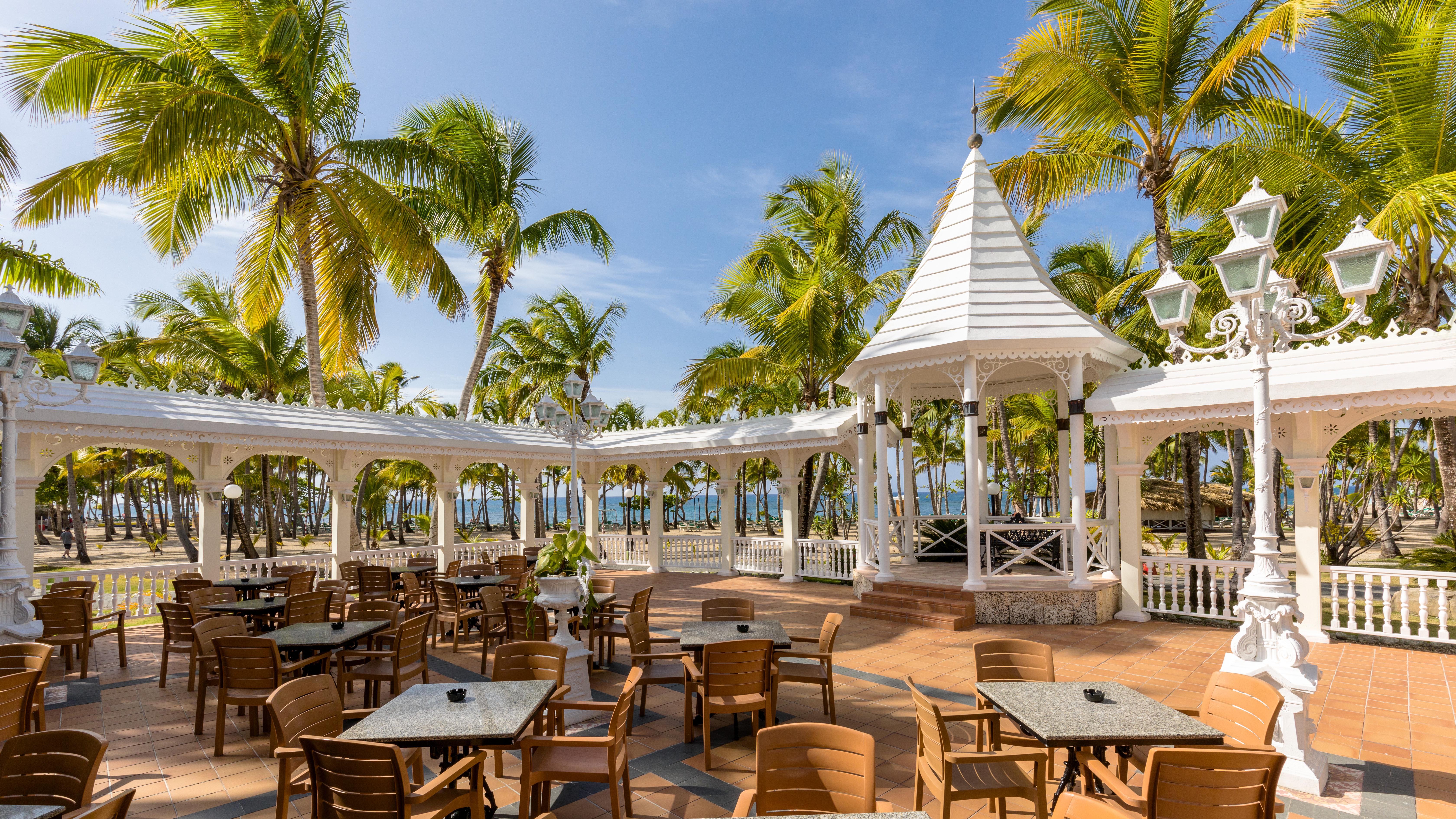 Playabachata Puerto Plata ภายนอก รูปภาพ The resort's buffet