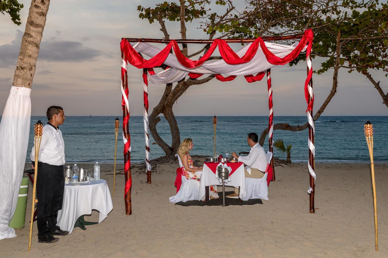 Playabachata Puerto Plata ภายนอก รูปภาพ A canopy for a wedding