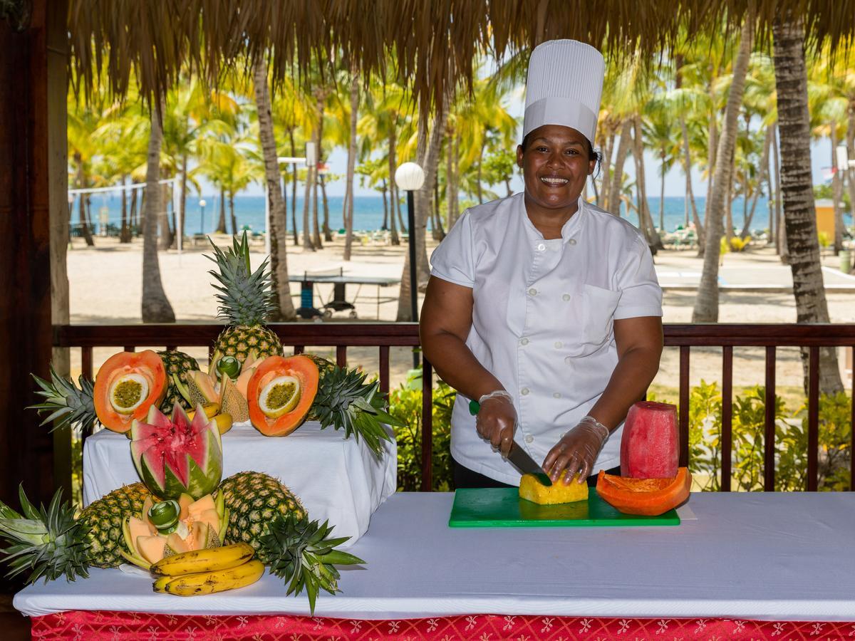 Playabachata Puerto Plata ภายนอก รูปภาพ A chef at work