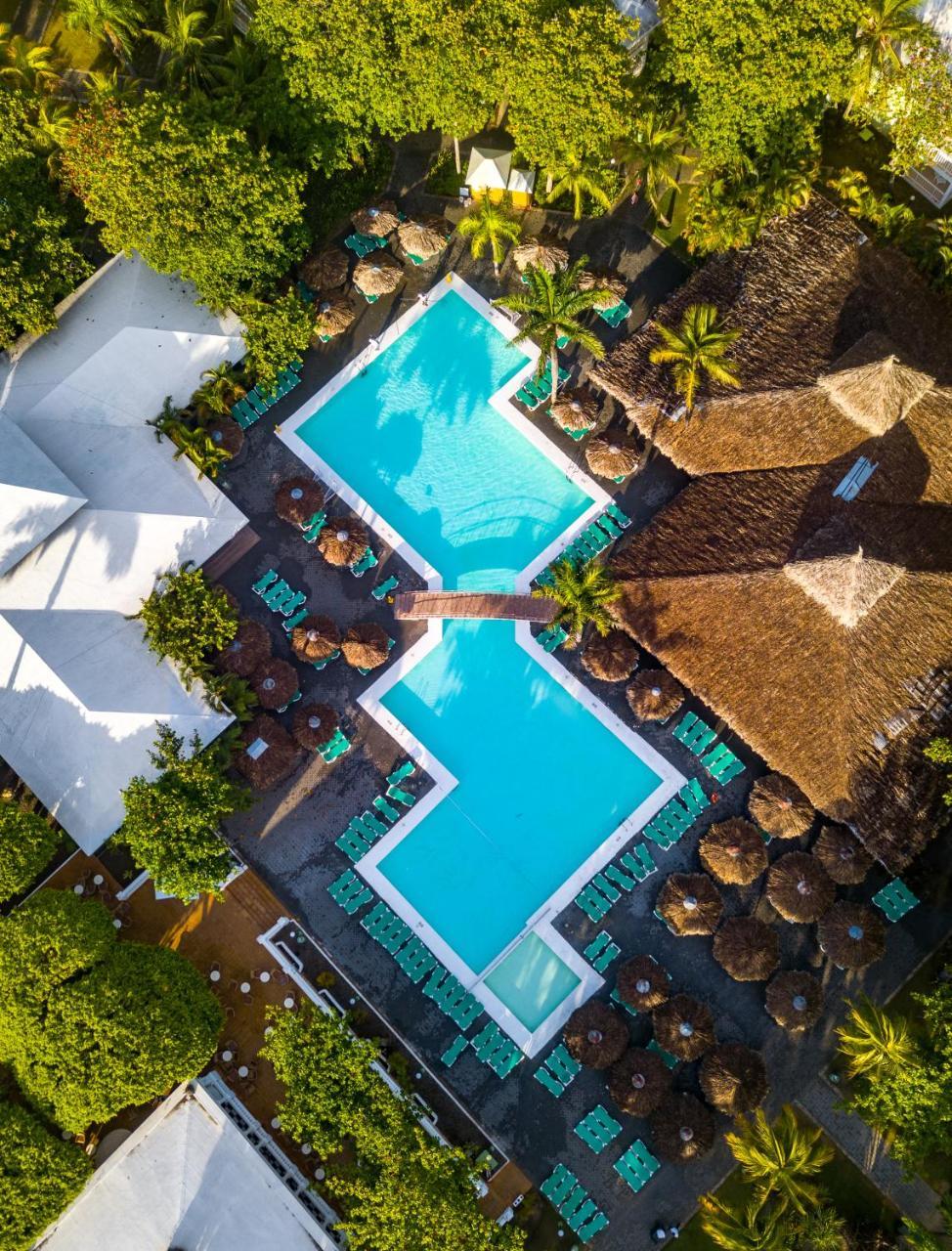 Playabachata Puerto Plata ภายนอก รูปภาพ Aerial view of the pool at the hotel